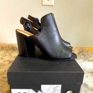 New banana republic peep toe leather boots